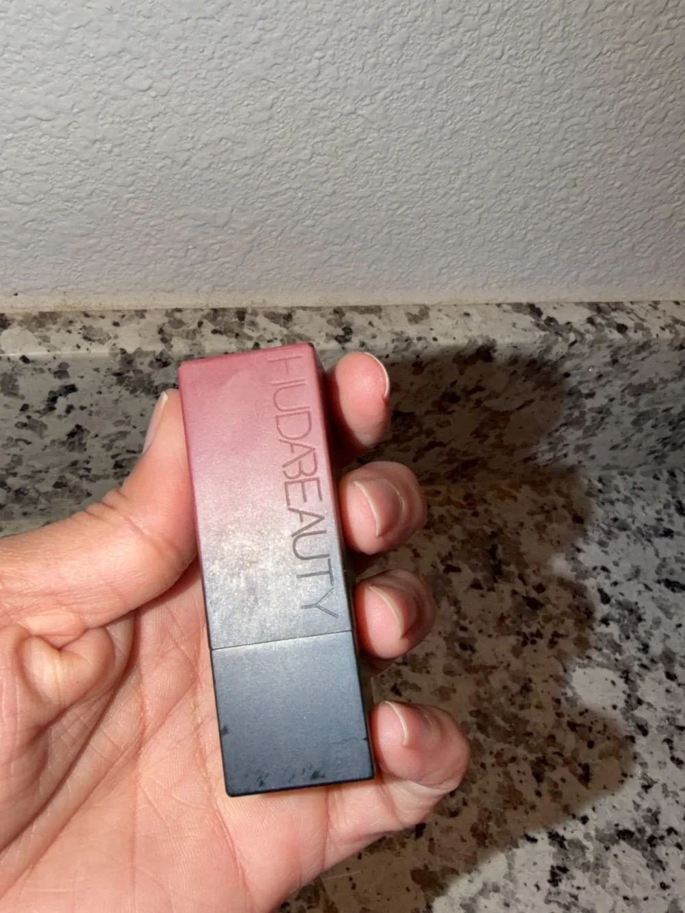 HUDA BEAUTY Matte Lipstick — Third Date